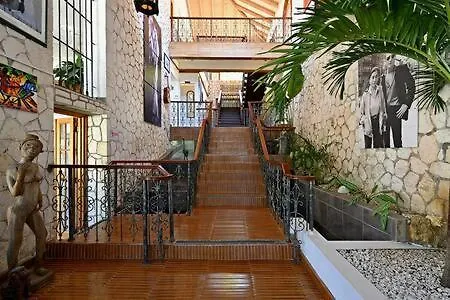 Inn Hospitality Expert Mccartney - Tour Pool Bar Beach Montego Bay