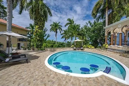 Hospitality Expert Mccartney - Tour Pool Bar Beach Montego Bay Inn